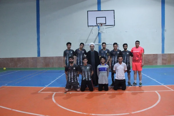 به مناسبت هفته وحدت بین دانشگاه و حوزه انجام شد.
مسابقه فوتسال بین تیم دانشگاه فرهنگیان و حوزه علمیه امام خمینی بجنورد برگزار شد 2