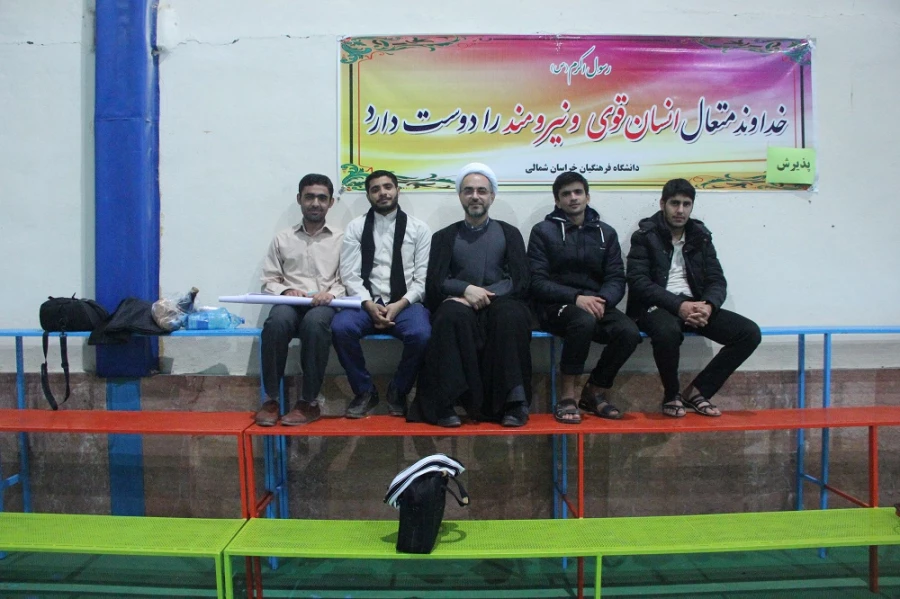 به مناسبت هفته وحدت بین دانشگاه و حوزه انجام شد.
مسابقه فوتسال بین تیم دانشگاه فرهنگیان و حوزه علمیه امام خمینی بجنورد برگزار شد 3