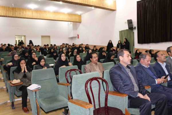 دکتر صفرزاده در مراسم هفته پژوهش پردیس های دانشگاه فرهنگیان خراسان شمالی بیان نمود:

پژوهش کلید همه قفل هاست. 3