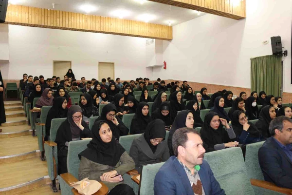 دکتر صفرزاده در مراسم هفته پژوهش پردیس های دانشگاه فرهنگیان خراسان شمالی بیان نمود:

پژوهش کلید همه قفل هاست. 6