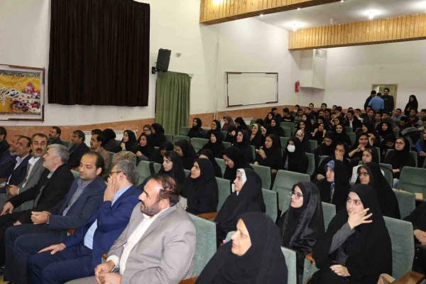 دکتر صفرزاده در مراسم هفته پژوهش پردیس های دانشگاه فرهنگیان خراسان شمالی بیان نمود:

پژوهش کلید همه قفل هاست. 7