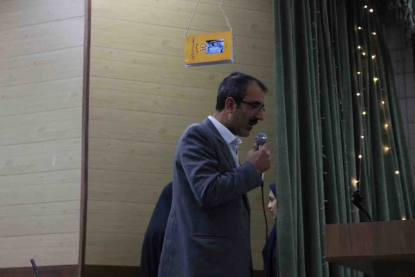 دکتر صفرزاده در مراسم هفته پژوهش پردیس های دانشگاه فرهنگیان خراسان شمالی بیان نمود:

پژوهش کلید همه قفل هاست. 12