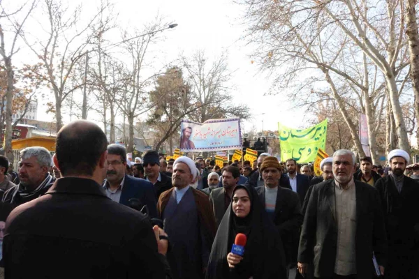 حضور کارکنان و دانشجویان دانشگاه فرهنگیان خراسان شمالی در مراسم بزرگداشت 9 دی 3