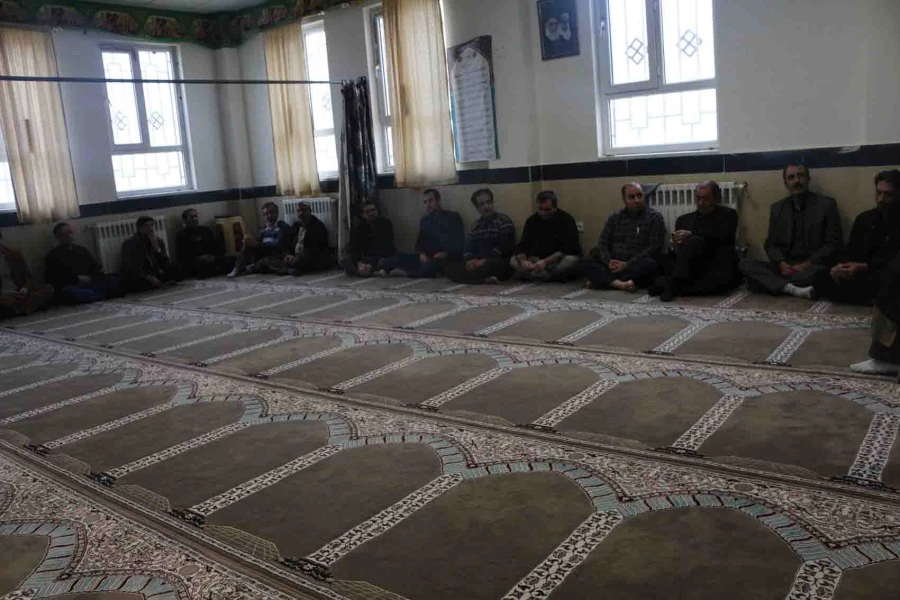 جهانیان بدانند

یاد و نام شهداء همیشه ماندگار و راهشان ادامه دارد. 3