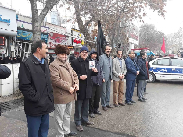 جهانیان بدانند

یاد و نام شهداء همیشه ماندگار و راهشان ادامه دارد. 4