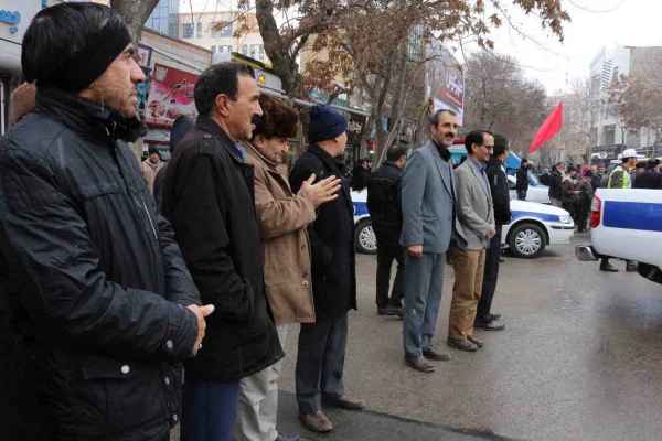 جهانیان بدانند

یاد و نام شهداء همیشه ماندگار و راهشان ادامه دارد. 2