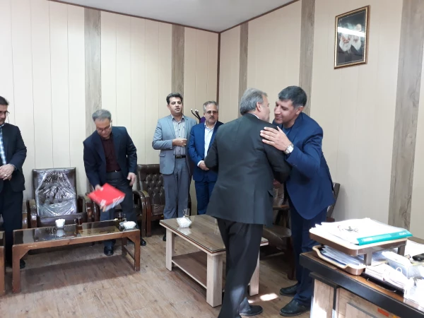 تقدیر از کارشناس مسئول امور اداری مدیریت امور پردیس های خراسان شمالی که در زمستان 98 به افتخار بازنشستگی نائل آمدند. 2