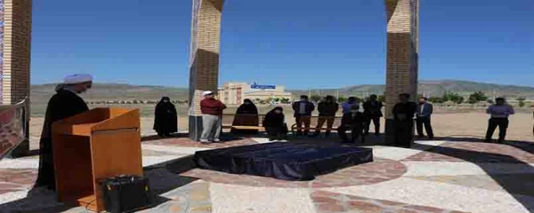 مراسم سالگرد رحلت حضرت امام خیمنی(ره) و قیام 15 خرداد در کنار گلزار دو شهید گمنام در دانشگاه فرهنگیان خراسان شمالی برگزار شد. 2