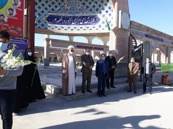 گلباران و عطر افشانی گلزار شهدای بجنورد توسط مسئولین و کارکنان دانشگاه فرهنگیان استان 2