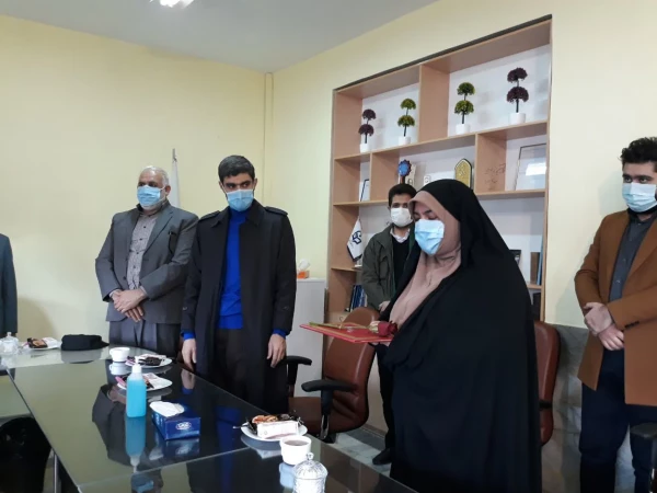 مناسبت رحلت ام البنین (س) وروز تکریم از مادر وهمسران شهید .از سه خانواده شهید شیردل ،کماسی ورستمی تقدیر به عمل آورده شد. 2