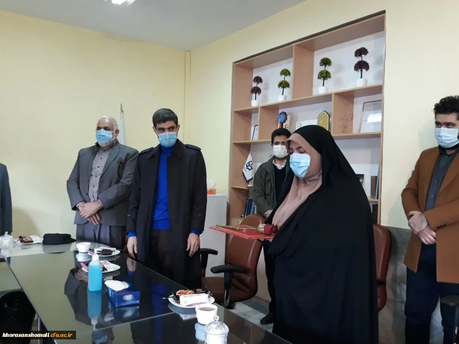 مناسبت رحلت ام البنین (س) وروز تکریم از مادر وهمسران شهید .از سه خانواده شهید شیردل ،کماسی ورستمی تقدیر به عمل آورده شد. 2