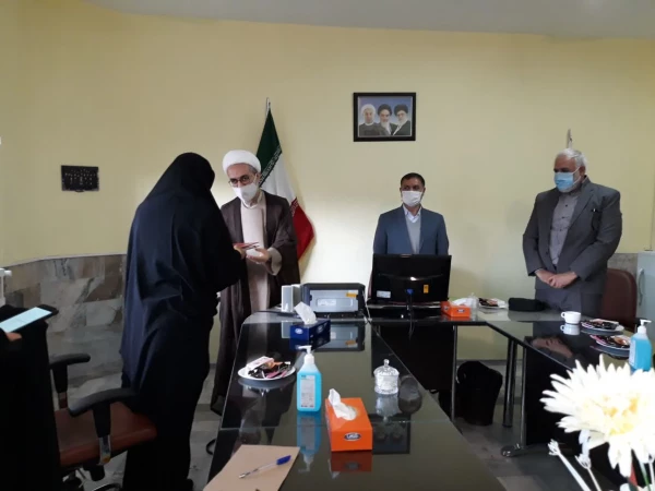 مناسبت رحلت ام البنین (س) وروز تکریم از مادر وهمسران شهید .از سه خانواده شهید شیردل ،کماسی ورستمی تقدیر به عمل آورده شد. 2