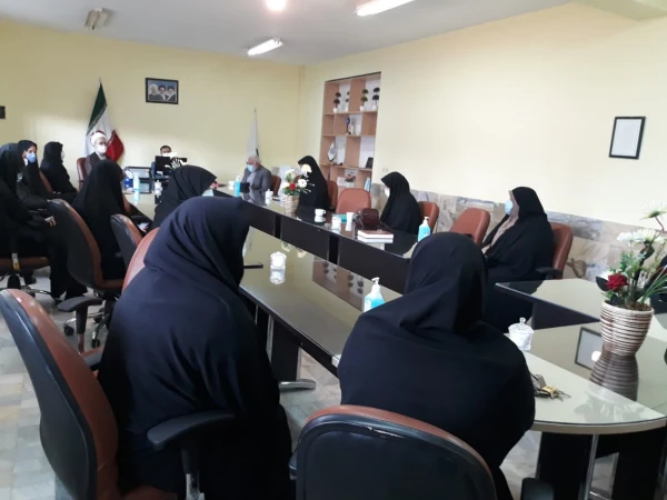 مناسبت رحلت ام البنین (س) وروز تکریم از مادر وهمسران شهید .از سه خانواده شهید شیردل ،کماسی ورستمی تقدیر به عمل آورده شد. 2