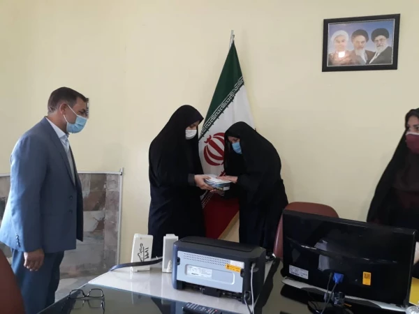 مناسبت رحلت ام البنین (س) وروز تکریم از مادر وهمسران شهید .از سه خانواده شهید شیردل ،کماسی ورستمی تقدیر به عمل آورده شد. 2