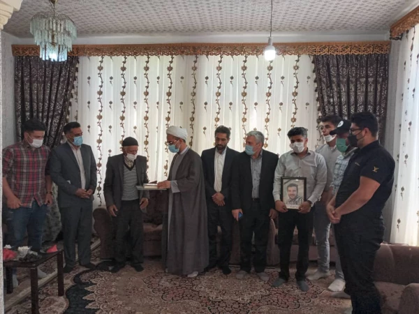 دیدار با خانواده مرحوم دانشجو معلم  (کمک سرپرست ) مهدی قدرتی در هفته سرای دانشجویی  2