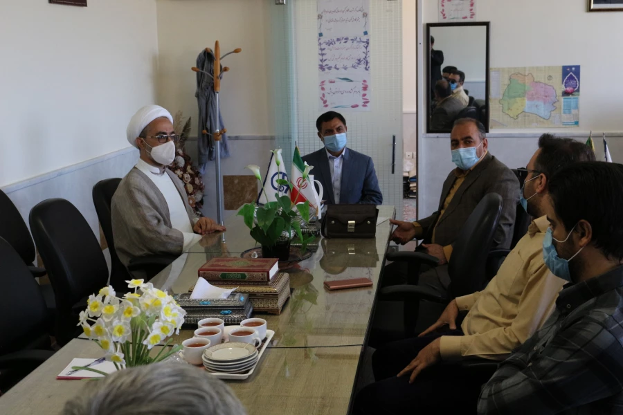 جلسه قرارداد برای زیبا سازی محوطه گلزار شهدای دانشگاه فرهنگیان استان  5