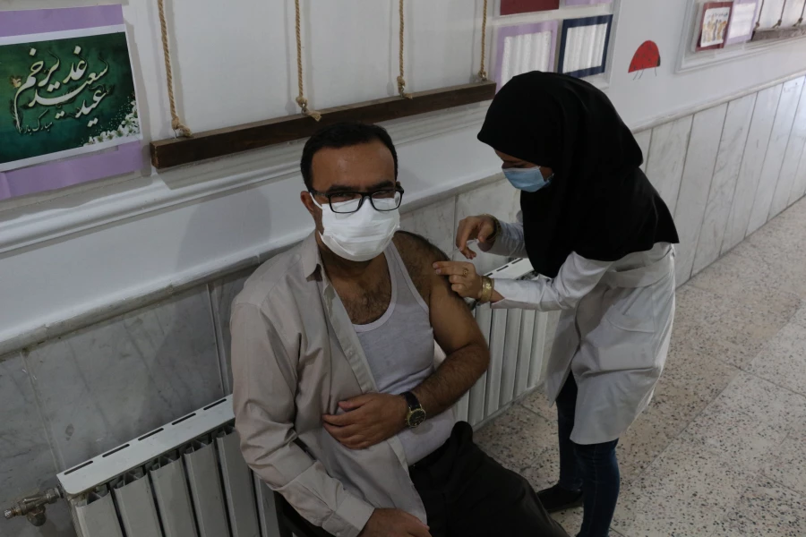واکسیناسیون استادان ، کارکنان و دانشجومعلمان دانشگاه فرهنگیان 7