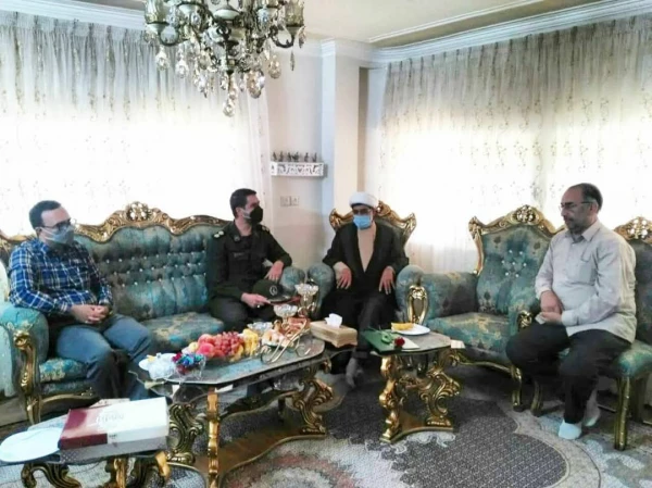 دیدار همکاران دانشگاه فرهنگیان خراسان شمالی با جانبازهفتاددرصد حبیب الله یزدانی به مناسبت هفته هفته دفاع مقدس  3