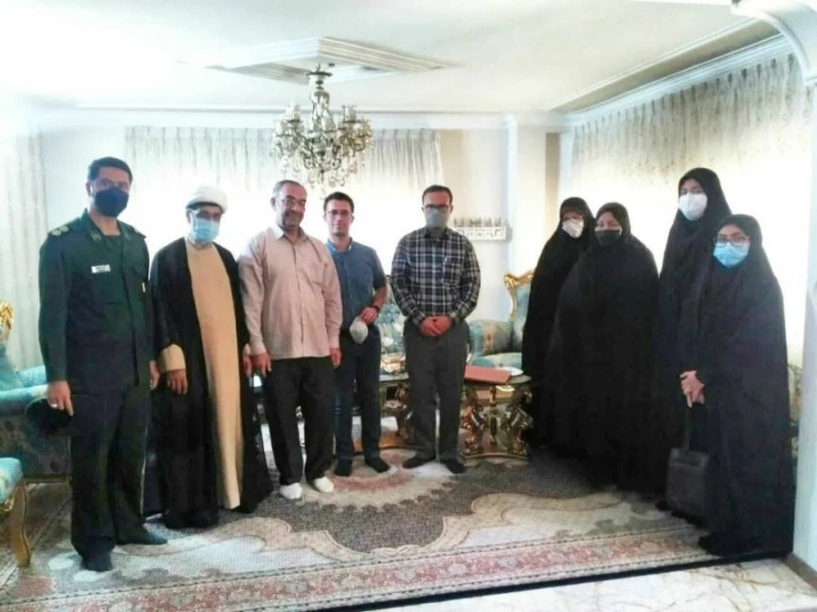 دیدار همکاران دانشگاه فرهنگیان خراسان شمالی با جانبازهفتاددرصد حبیب الله یزدانی به مناسبت هفته هفته دفاع مقدس  4