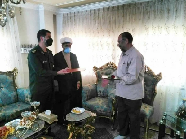 دیدار همکاران دانشگاه فرهنگیان خراسان شمالی با جانبازهفتاددرصد حبیب الله یزدانی به مناسبت هفته هفته دفاع مقدس  5