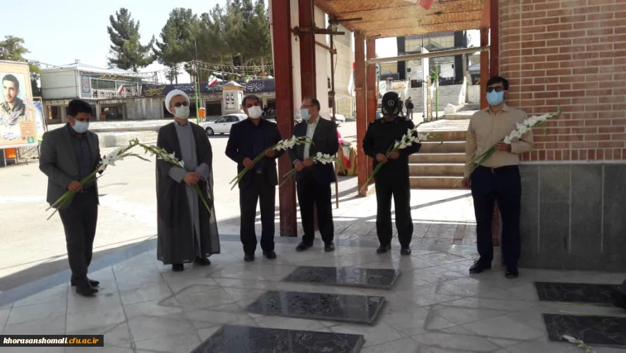مسئولین دانشگاه فرهنگیان وسپاه استان به دیدار شهدا وگلباران مزار شهدا استان در هفته دفاع مقدس اعزام شدند  2