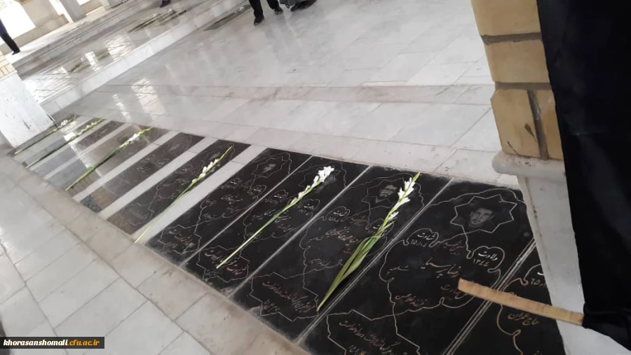 مسئولین دانشگاه فرهنگیان وسپاه استان به دیدار شهدا وگلباران مزار شهدا استان در هفته دفاع مقدس اعزام شدند  5