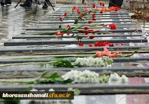 مسئولین دانشگاه فرهنگیان وسپاه استان به دیدار شهدا وگلباران مزار شهدا استان در هفته دفاع مقدس اعزام شدند 