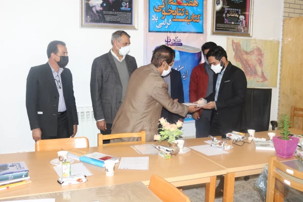 روز کتاب و کتابخوانی گرامی باد(نشست تخصصی هفته کتاب و کتابخوانی در پردیس برادران )  2