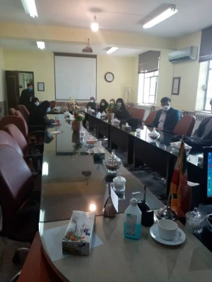 مناسبت هفته قرآن وعترت  نشستی در با عنوان (نقش نماز در سلامت روانی خانواده وجامعه از منظر قرآن کریم) در پردیس امام جعفر صادق (ع)  2