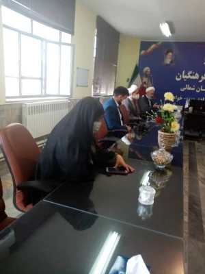 مناسبت هفته قرآن وعترت  نشستی در با عنوان (نقش نماز در سلامت روانی خانواده وجامعه از منظر قرآن کریم) در پردیس امام جعفر صادق (ع)  2