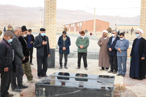 آیین گرامیداشت روز بصیرت و حماسه 9 دی با حضور بسیج مردمی روستای کلاته آذرسا در گلزار شهدای دانشگاه فرهنگیان  13