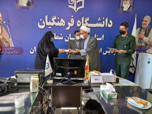 به مناسبت وفات حضرت ام البنین وروز تکریم همسران شهدا مراسم تکریم وقدر دانی از سرکار خانم یساولی همسر شهید توانا 3