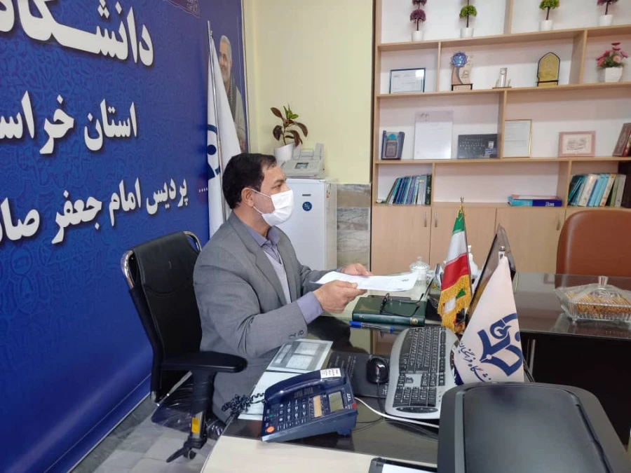 اهدای یک شاخه گل ولوح تقدیر به همکاران پردیس خواهران  5