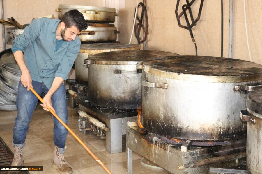پویش اطعام حسنی طبخ و توزیع شش هزار پرس غذای گرم در ماه مبارک رمضان میان مناطق محروم حاشیه شهر بجنورد توسط دانشگاه فرهنگیان خراسان شمالی 4