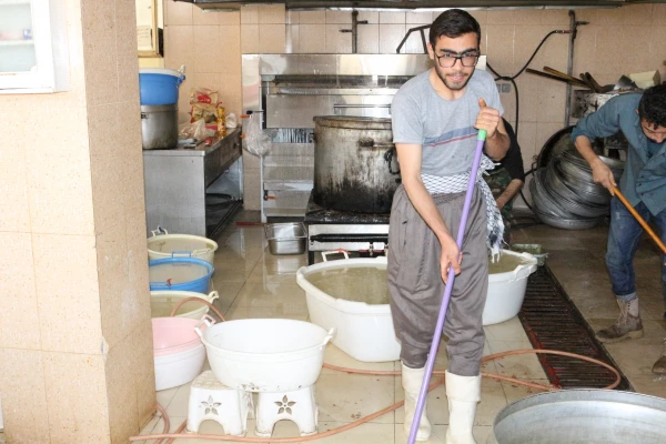 پویش اطعام حسنی طبخ و توزیع شش هزار پرس غذای گرم در ماه مبارک رمضان میان مناطق محروم حاشیه شهر بجنورد توسط دانشگاه فرهنگیان خراسان شمالی 6