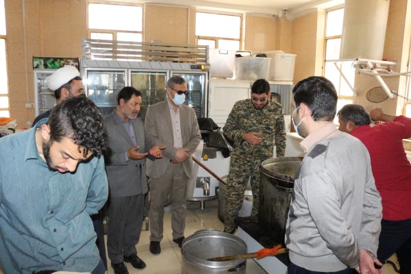 پویش اطعام حسنی طبخ و توزیع شش هزار پرس غذای گرم در ماه مبارک رمضان میان مناطق محروم حاشیه شهر بجنورد توسط دانشگاه فرهنگیان خراسان شمالی 7
