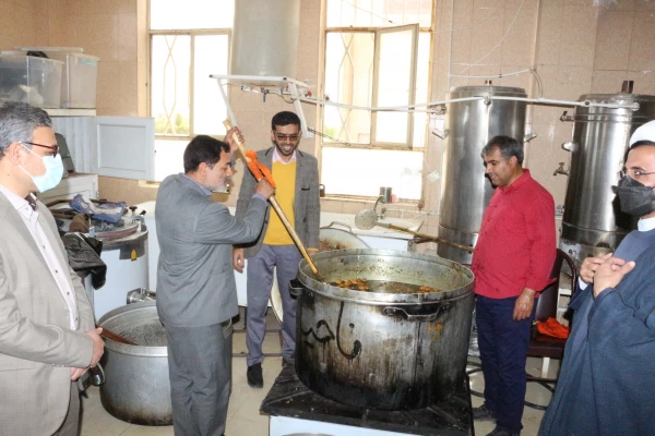 پویش اطعام حسنی طبخ و توزیع شش هزار پرس غذای گرم در ماه مبارک رمضان میان مناطق محروم حاشیه شهر بجنورد توسط دانشگاه فرهنگیان خراسان شمالی 9