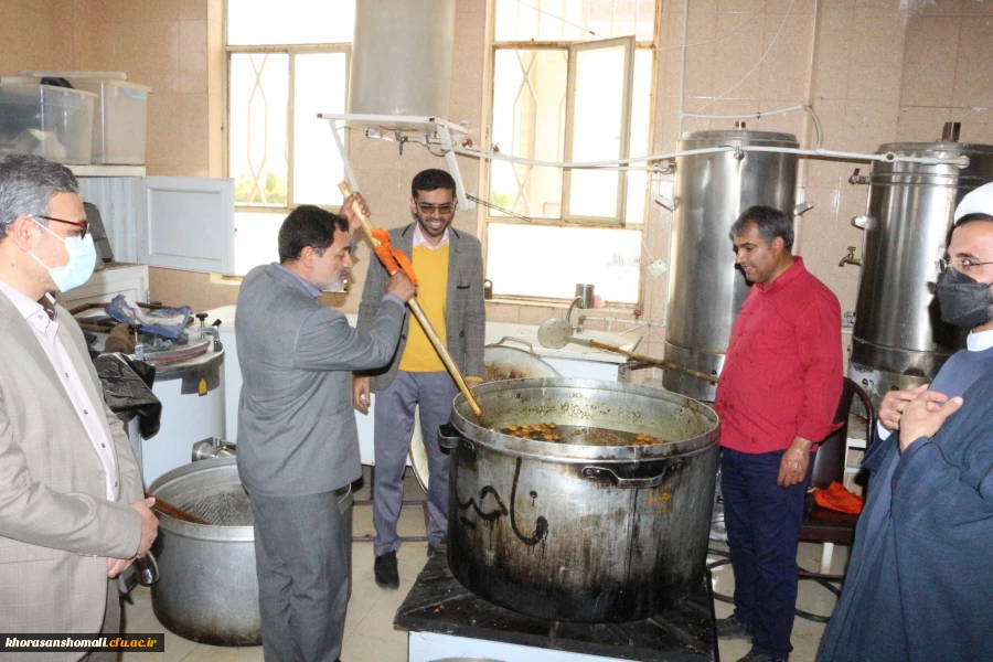 پویش اطعام حسنی طبخ و توزیع شش هزار پرس غذای گرم در ماه مبارک رمضان میان مناطق محروم حاشیه شهر بجنورد توسط دانشگاه فرهنگیان خراسان شمالی 9