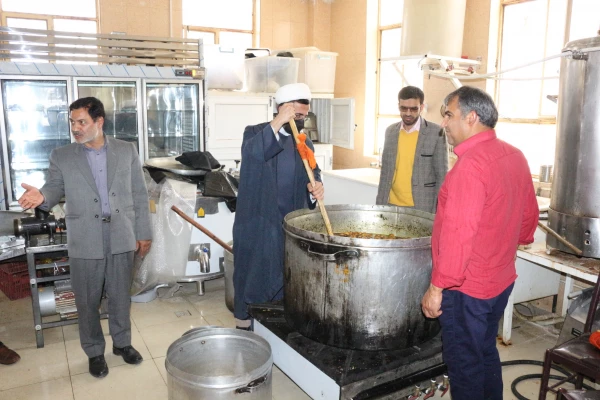 پویش اطعام حسنی طبخ و توزیع شش هزار پرس غذای گرم در ماه مبارک رمضان میان مناطق محروم حاشیه شهر بجنورد توسط دانشگاه فرهنگیان خراسان شمالی 11