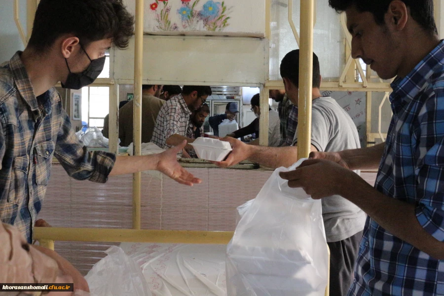 پویش اطعام حسنی طبخ و توزیع شش هزار پرس غذای گرم در ماه مبارک رمضان میان مناطق محروم حاشیه شهر بجنورد توسط دانشگاه فرهنگیان خراسان شمالی 16