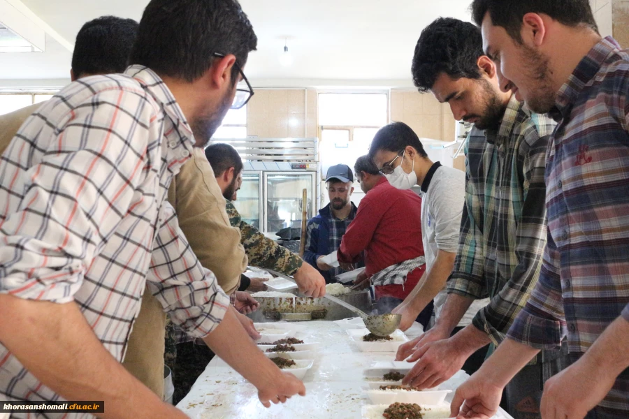 پویش اطعام حسنی طبخ و توزیع شش هزار پرس غذای گرم در ماه مبارک رمضان میان مناطق محروم حاشیه شهر بجنورد توسط دانشگاه فرهنگیان خراسان شمالی 17