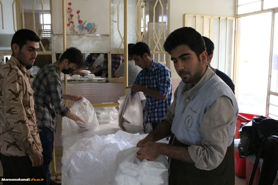 پویش اطعام حسنی طبخ و توزیع شش هزار پرس غذای گرم در ماه مبارک رمضان میان مناطق محروم حاشیه شهر بجنورد توسط دانشگاه فرهنگیان خراسان شمالی 18