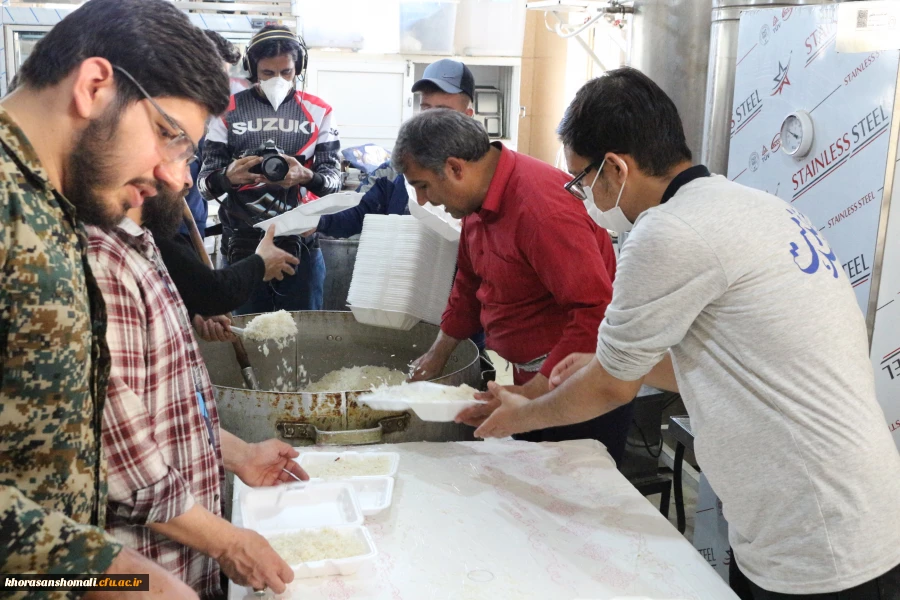 پویش اطعام حسنی طبخ و توزیع شش هزار پرس غذای گرم در ماه مبارک رمضان میان مناطق محروم حاشیه شهر بجنورد توسط دانشگاه فرهنگیان خراسان شمالی 19