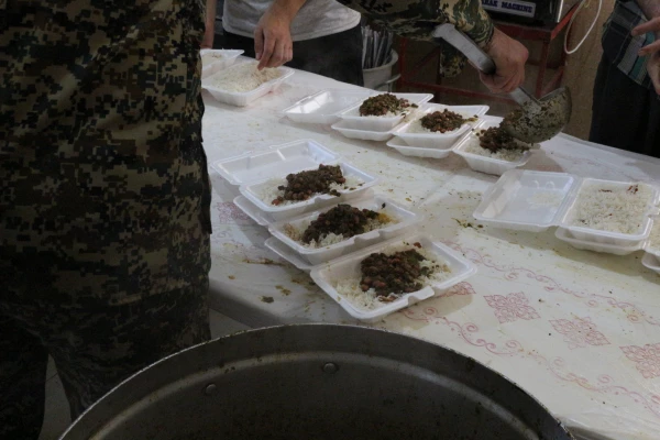 پویش اطعام حسنی طبخ و توزیع شش هزار پرس غذای گرم در ماه مبارک رمضان میان مناطق محروم حاشیه شهر بجنورد توسط دانشگاه فرهنگیان خراسان شمالی 22