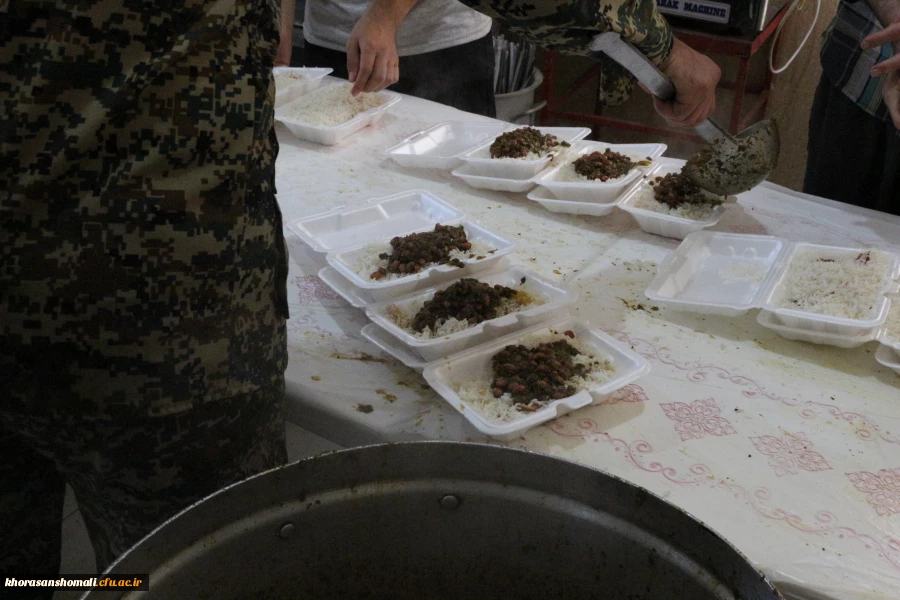 پویش اطعام حسنی طبخ و توزیع شش هزار پرس غذای گرم در ماه مبارک رمضان میان مناطق محروم حاشیه شهر بجنورد توسط دانشگاه فرهنگیان خراسان شمالی 22