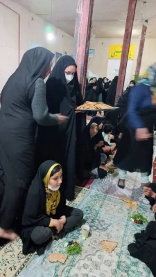 پخت و توزیع غذای گرم بین نیازمندان توسط دانشجو معلمان دختر واحد خواهران  3