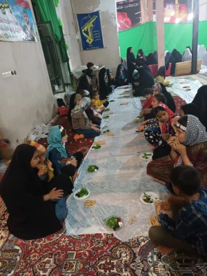 پخت و توزیع غذای گرم بین نیازمندان توسط دانشجو معلمان دختر واحد خواهران  7