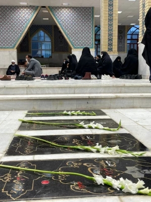 طرح ضیافت شهدا در گلزار شهدای معصوم زاده بجنورد  با حضور دانشجویان پردیس امام جعفر صادق (ع) برگزار شد . 2