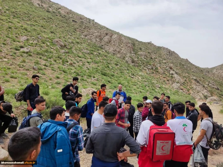 اردوی یکروزه کوه نوردی پردیس امام محمد باقر (ع) دانشجو معلمان با همکاری  ۲ کانون 
هلال احمر   و محیط زیست  2