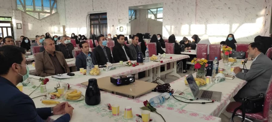 نشست صمیمانه با اساتید دانشگاه فرهنگیان به مناسبت دهه سر آمدی آموزش  8